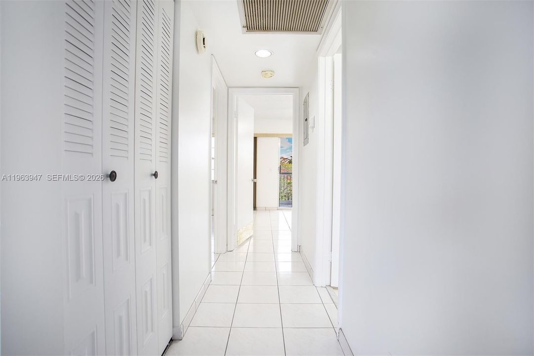 HALLYWAY LEADING TO SPLIT BEDROOMS