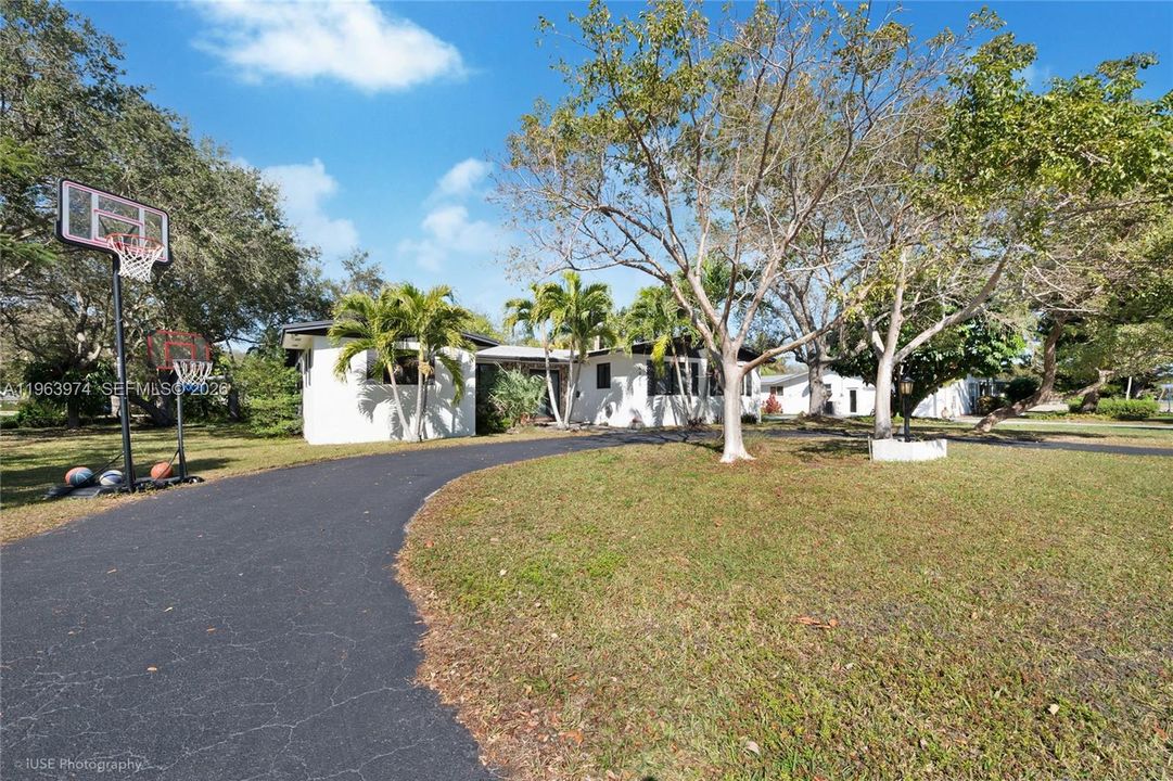 For Sale: $969,000 (4 beds, 3 baths, 1993 Square Feet)
