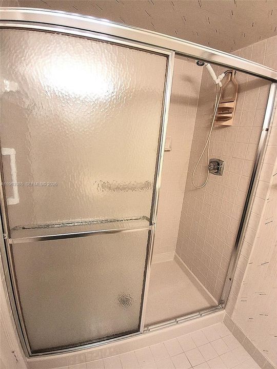 Activo con contrato: $99,500 (2 camas, 2 baños, 950 Pies cuadrados)