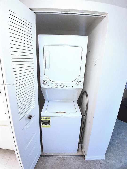 Activo con contrato: $99,500 (2 camas, 2 baños, 950 Pies cuadrados)