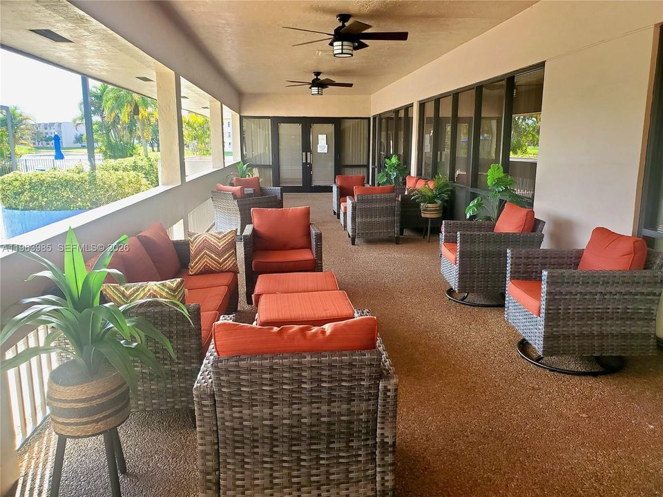Activo con contrato: $99,500 (2 camas, 2 baños, 950 Pies cuadrados)