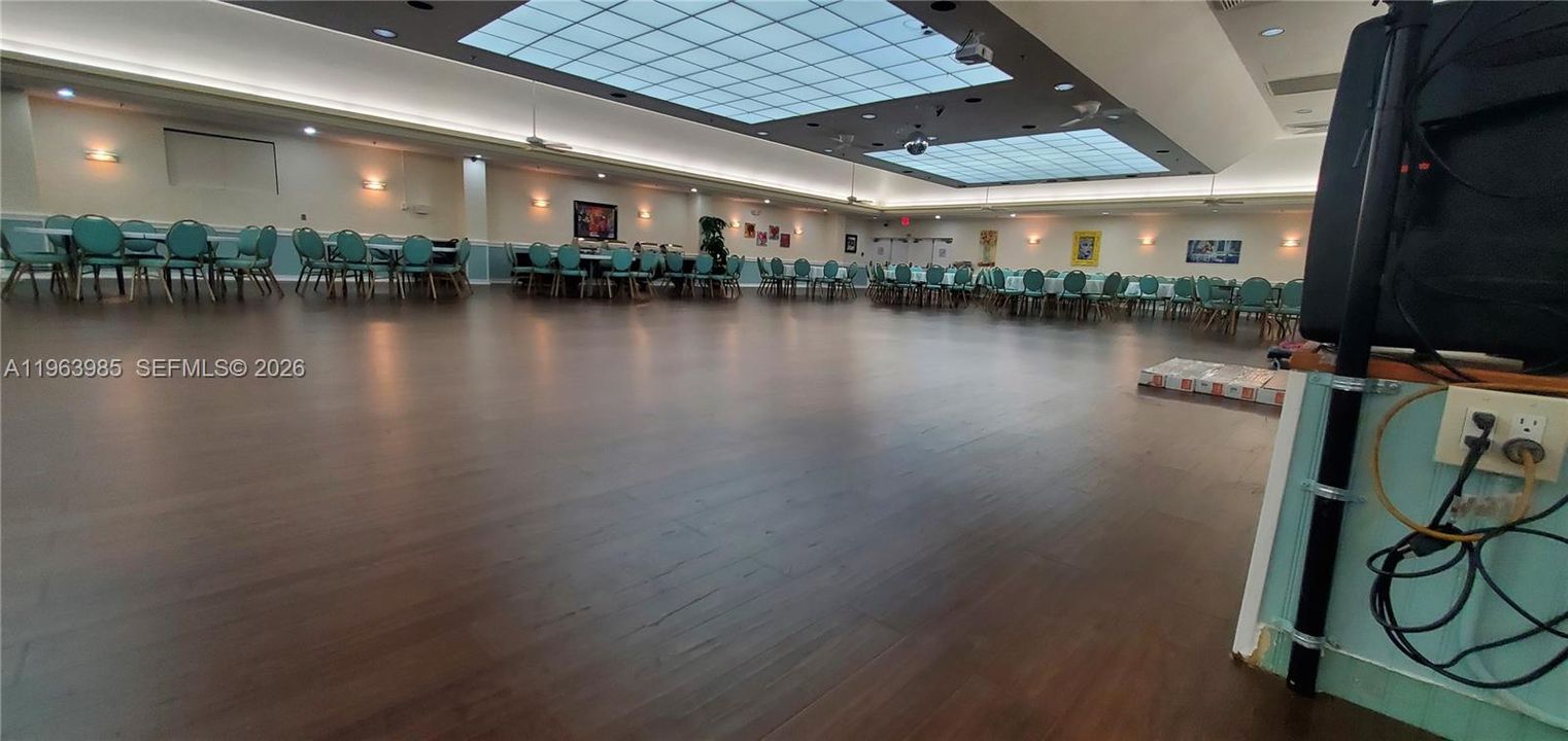 Activo con contrato: $99,500 (2 camas, 2 baños, 950 Pies cuadrados)
