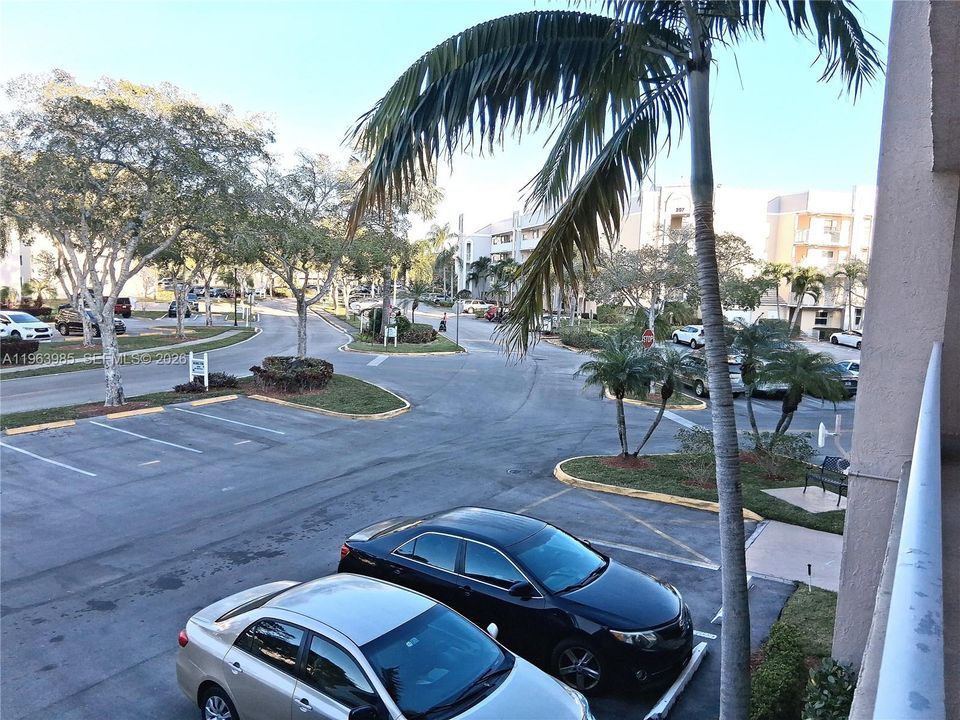 Activo con contrato: $99,500 (2 camas, 2 baños, 950 Pies cuadrados)