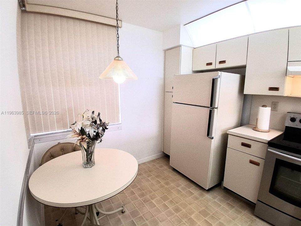 Activo con contrato: $99,500 (2 camas, 2 baños, 950 Pies cuadrados)