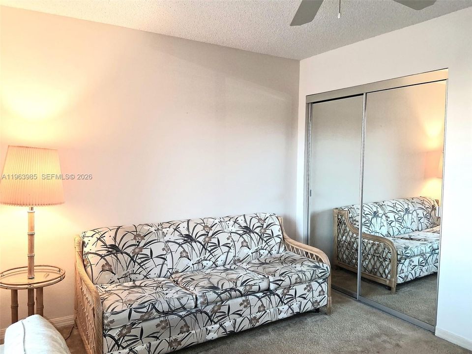 Activo con contrato: $99,500 (2 camas, 2 baños, 950 Pies cuadrados)