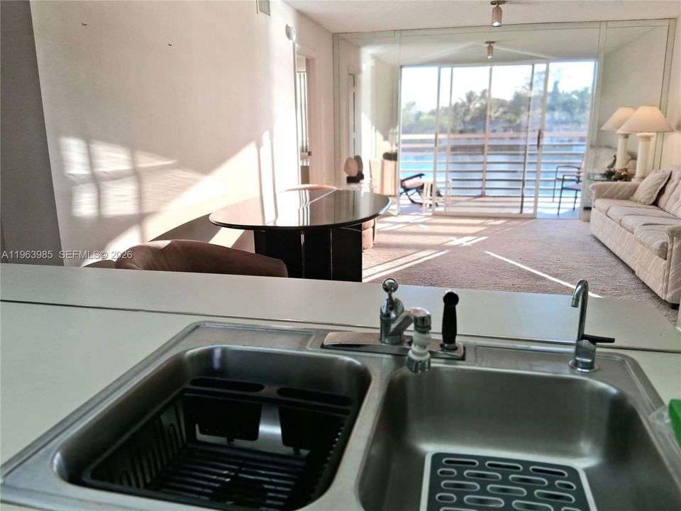 Activo con contrato: $99,500 (2 camas, 2 baños, 950 Pies cuadrados)