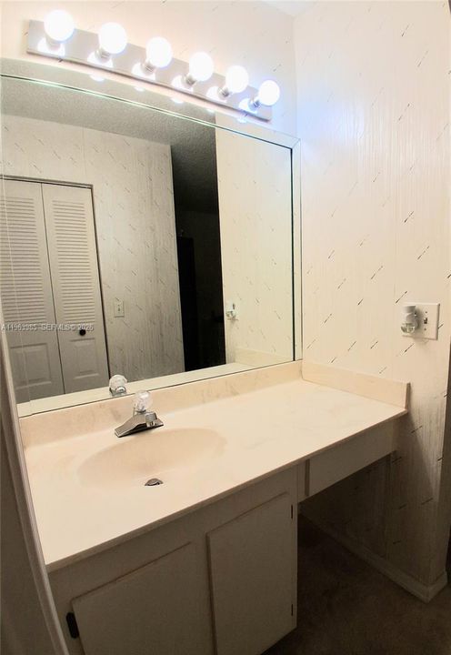 Activo con contrato: $99,500 (2 camas, 2 baños, 950 Pies cuadrados)