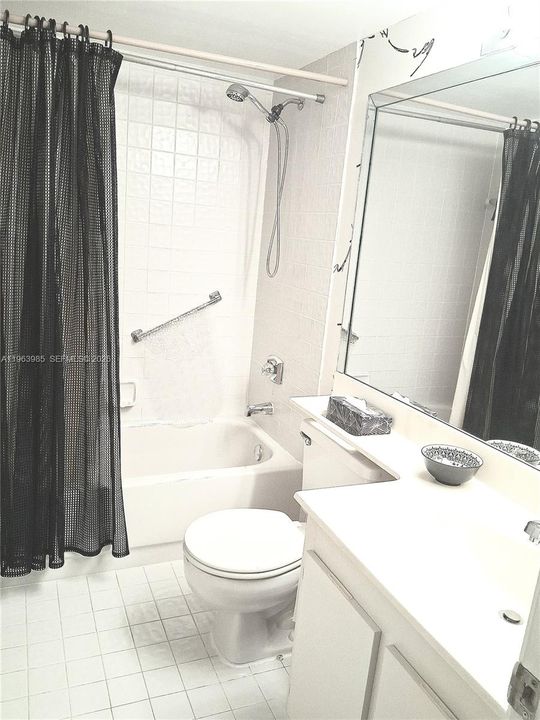 Activo con contrato: $99,500 (2 camas, 2 baños, 950 Pies cuadrados)