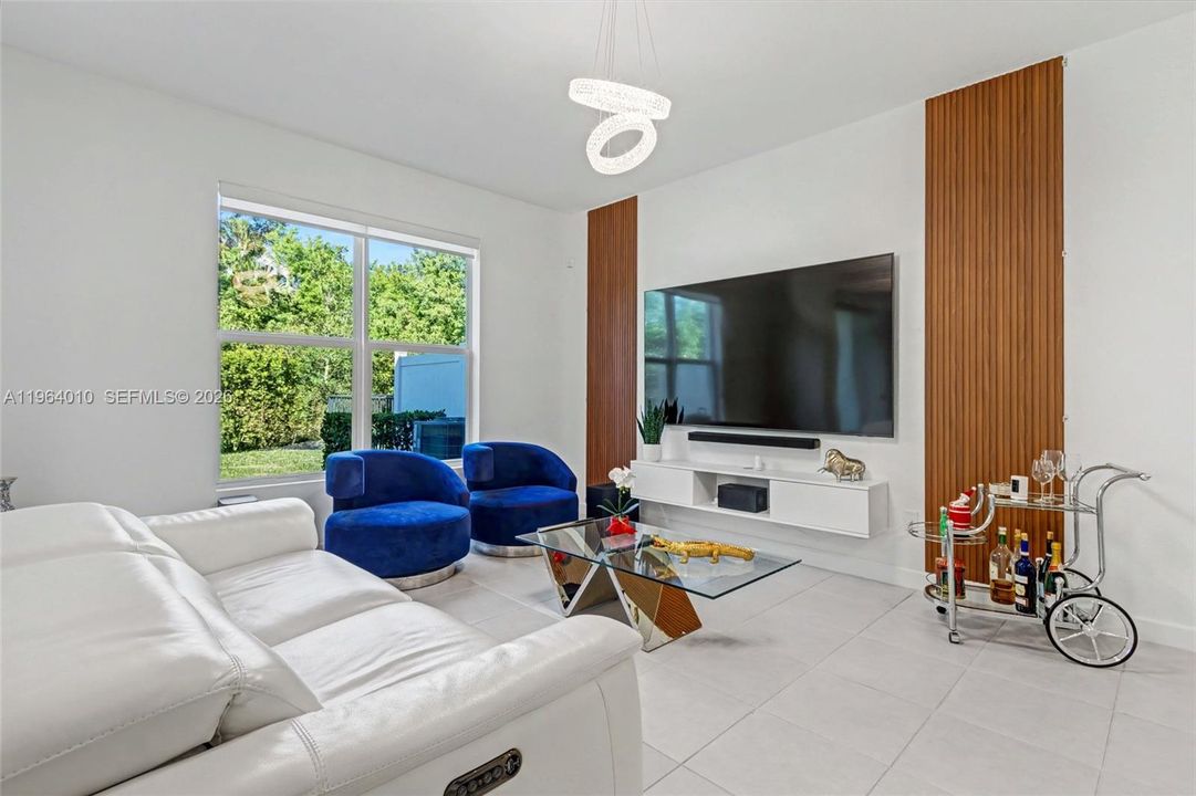 En Venta: $475,000 (4 camas, 2 baños, 1851 Pies cuadrados)