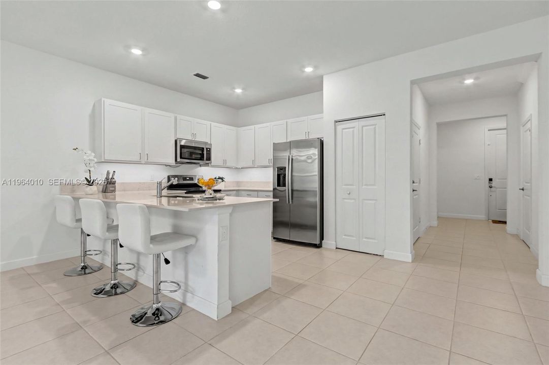 En Venta: $475,000 (4 camas, 2 baños, 1851 Pies cuadrados)