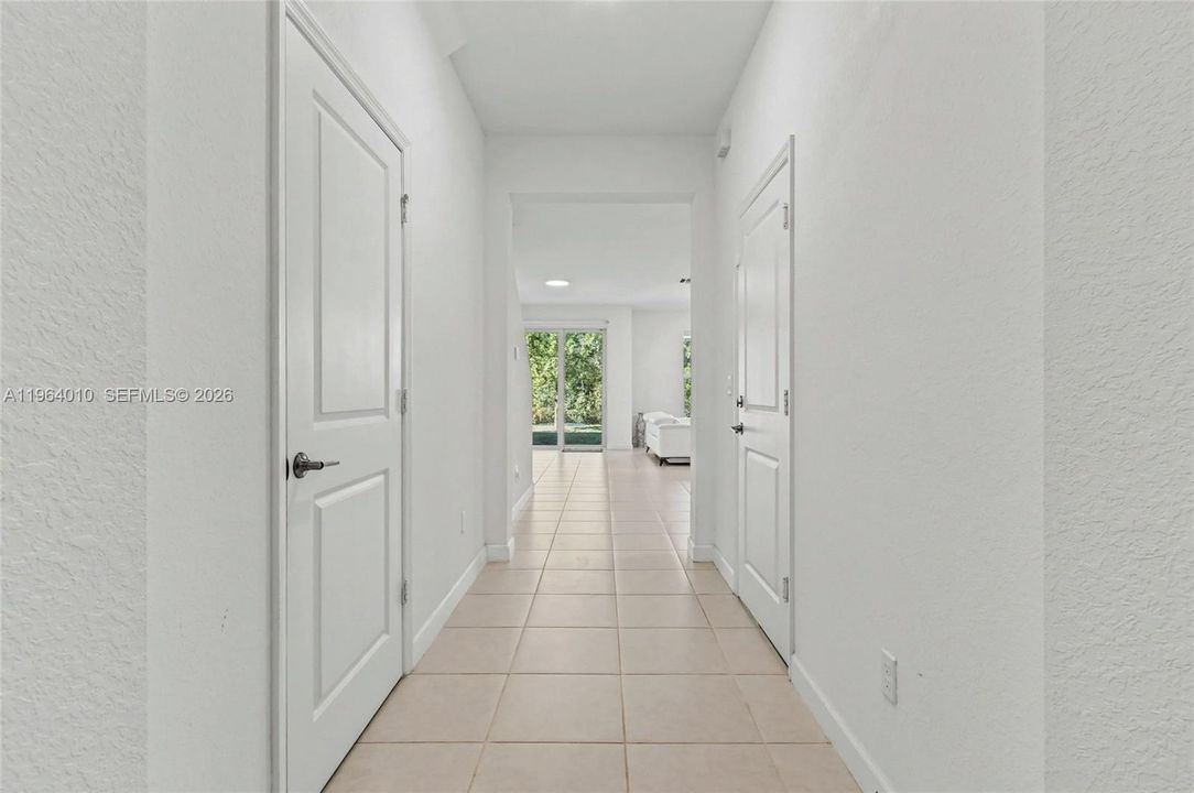 En Venta: $475,000 (4 camas, 2 baños, 1851 Pies cuadrados)