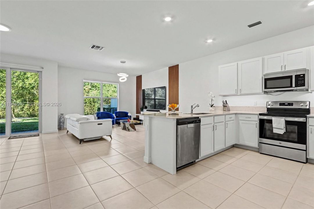 En Venta: $475,000 (4 camas, 2 baños, 1851 Pies cuadrados)