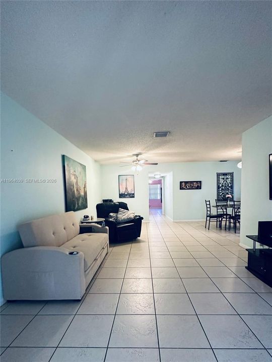 For Sale: $125,000 (1 beds, 2 baths, 1092 Square Feet)