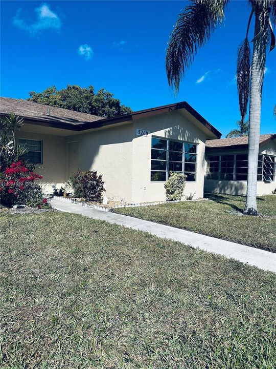 For Sale: $125,000 (1 beds, 2 baths, 1092 Square Feet)