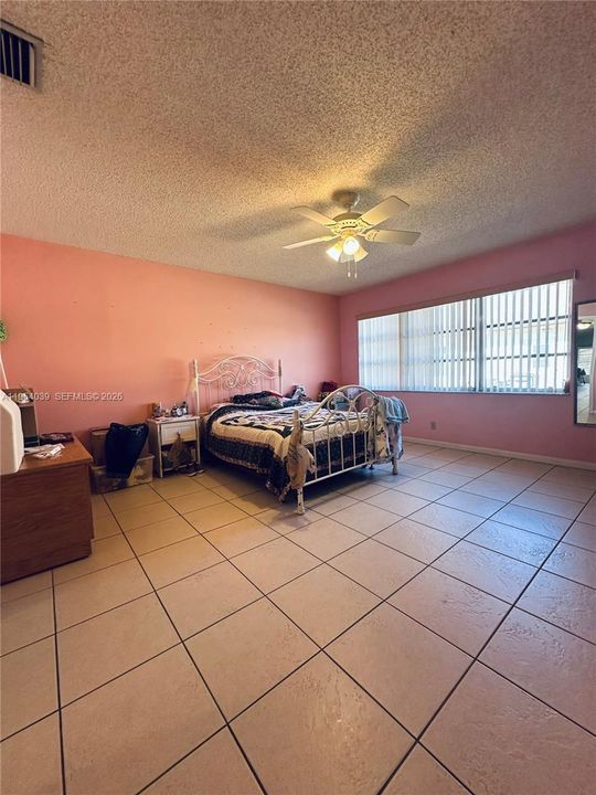 For Sale: $125,000 (1 beds, 2 baths, 1092 Square Feet)