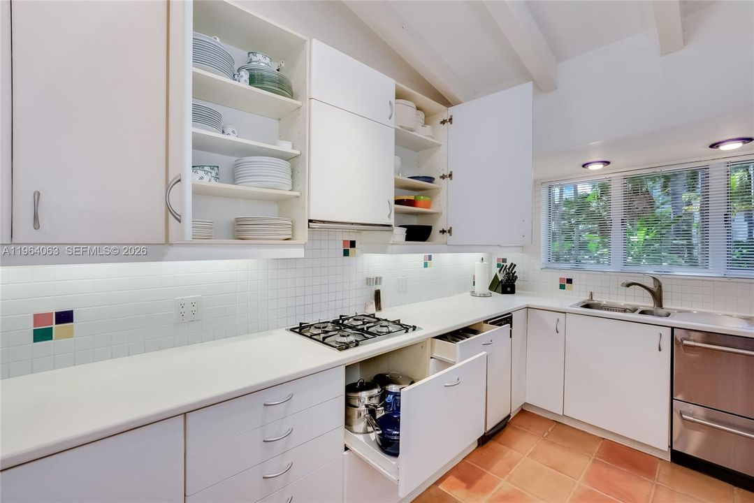 Activo con contrato: $15,000 (4 camas, 4 baños, 3091 Pies cuadrados)