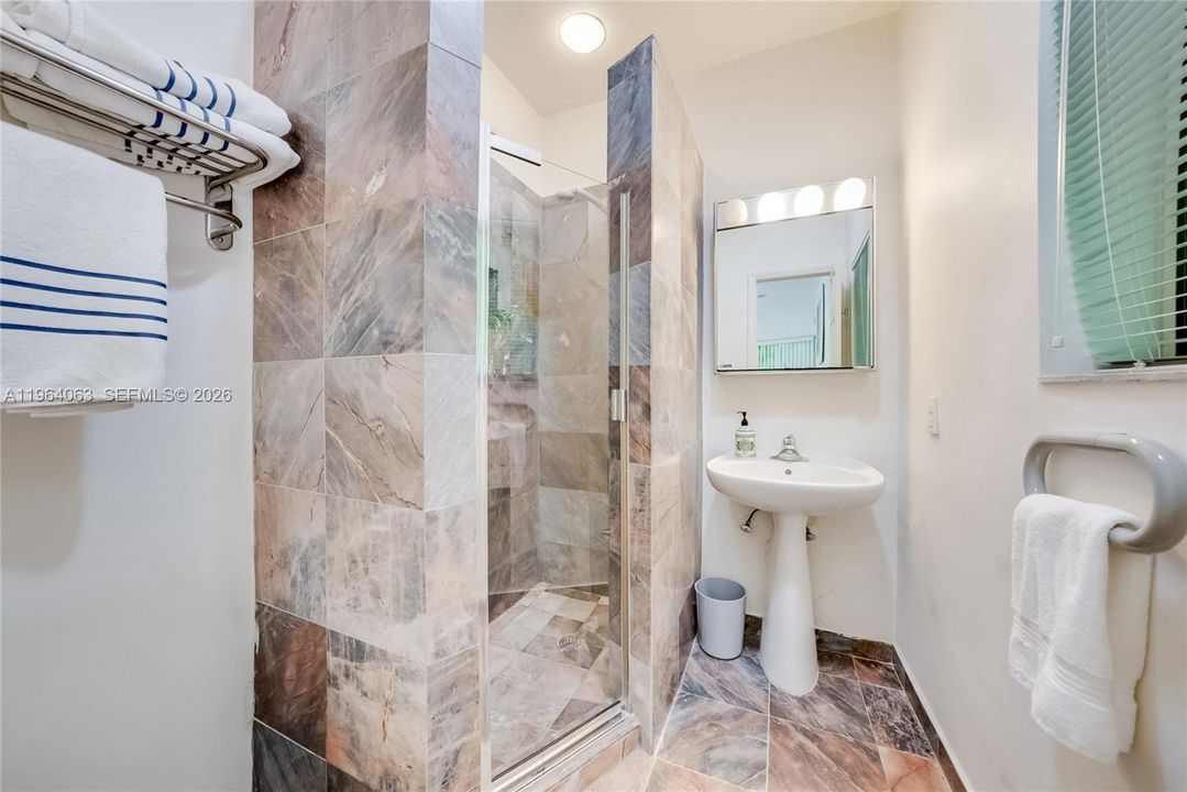 Activo con contrato: $15,000 (4 camas, 4 baños, 3091 Pies cuadrados)
