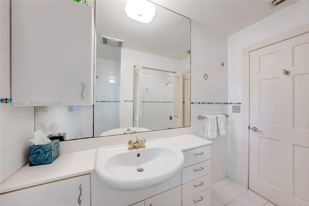Activo con contrato: $15,000 (4 camas, 4 baños, 3091 Pies cuadrados)