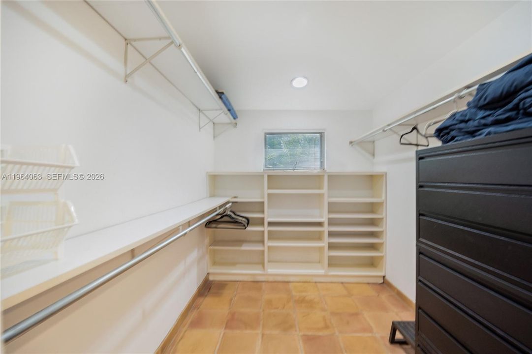 Activo con contrato: $15,000 (4 camas, 4 baños, 3091 Pies cuadrados)