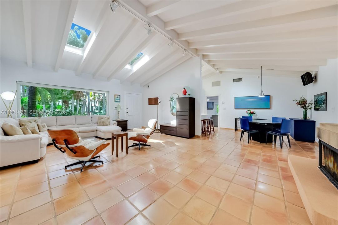 Activo con contrato: $15,000 (4 camas, 4 baños, 3091 Pies cuadrados)