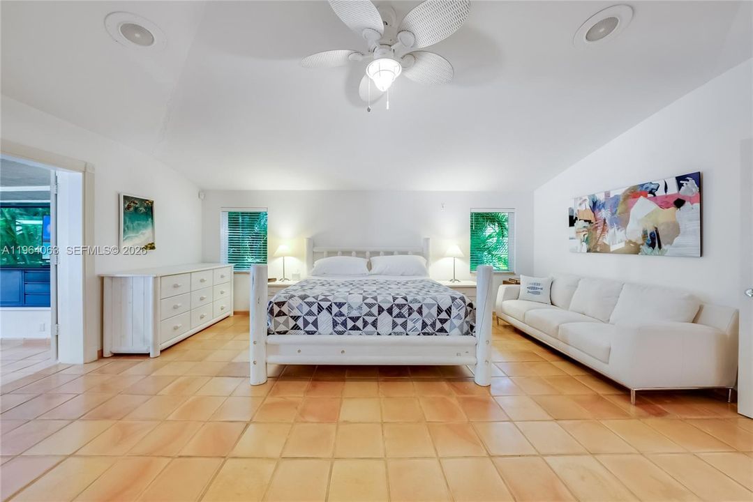 Activo con contrato: $15,000 (4 camas, 4 baños, 3091 Pies cuadrados)