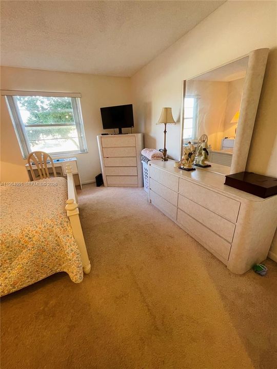 For Sale: $94,000 (1 beds, 1 baths, 680 Square Feet)