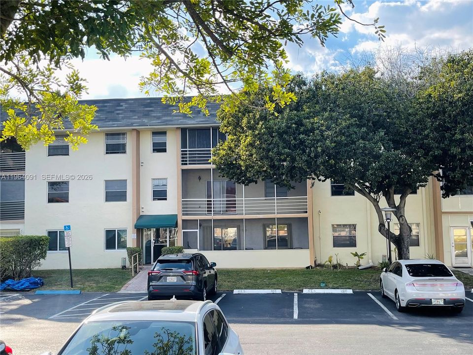 For Sale: $94,000 (1 beds, 1 baths, 680 Square Feet)