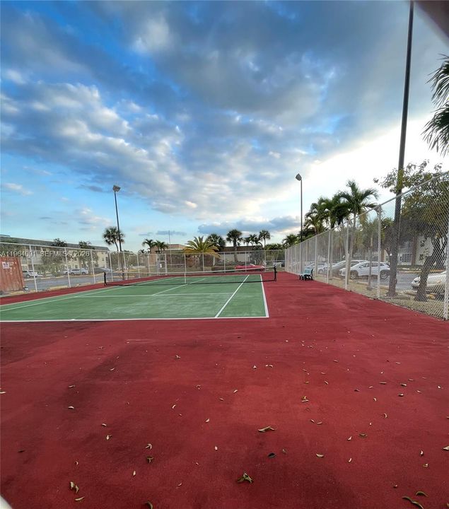 For Sale: $94,000 (1 beds, 1 baths, 680 Square Feet)