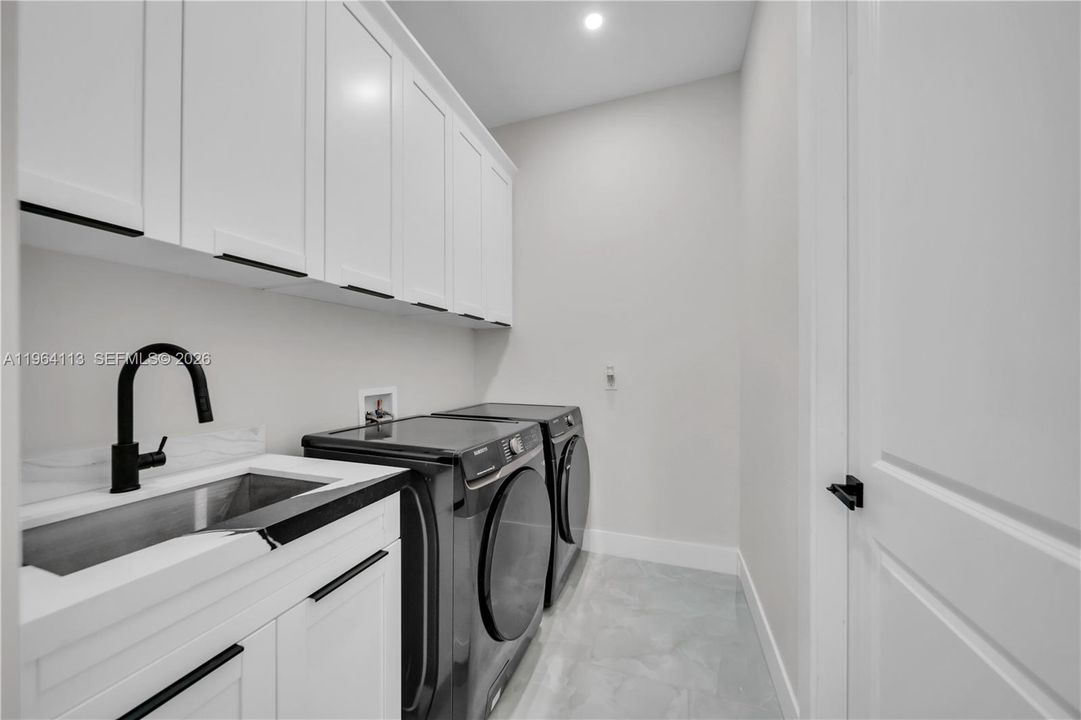 En Venta: $799,900 (4 camas, 3 baños, 0 Pies cuadrados)