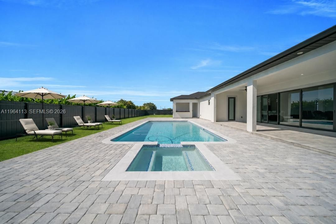 En Venta: $799,900 (4 camas, 3 baños, 0 Pies cuadrados)