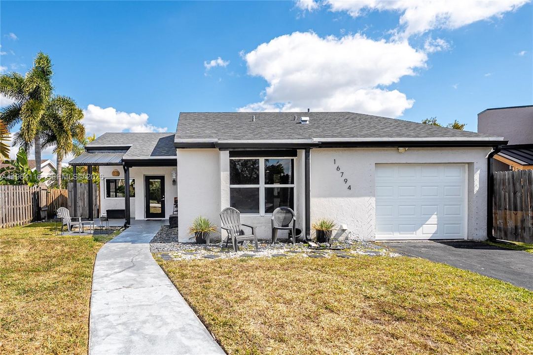Activo con contrato: $629,900 (3 camas, 2 baños, 1502 Pies cuadrados)