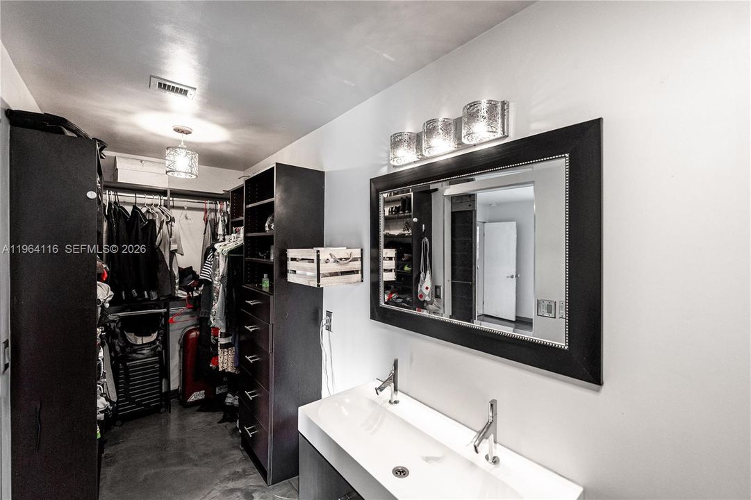 Activo con contrato: $629,900 (3 camas, 2 baños, 1502 Pies cuadrados)
