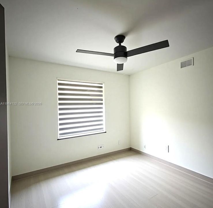 Activo con contrato: $3,450 (3 camas, 2 baños, 1416 Pies cuadrados)