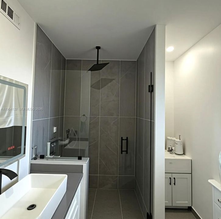 Activo con contrato: $3,450 (3 camas, 2 baños, 1416 Pies cuadrados)