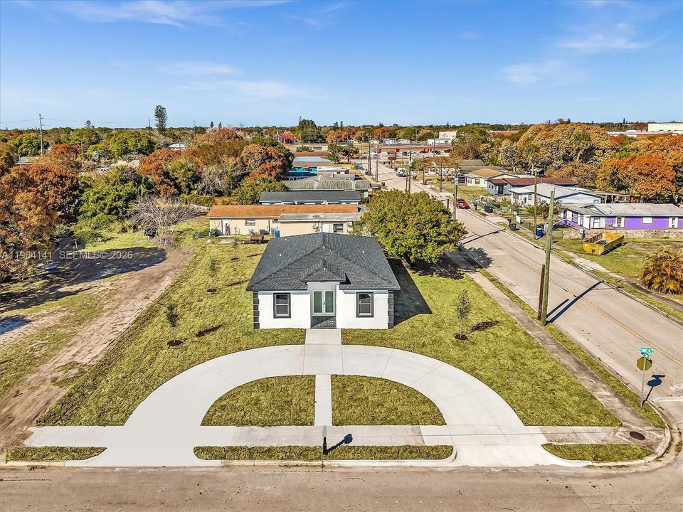 En Venta: $369,999 (4 camas, 3 baños, 1563 Pies cuadrados)
