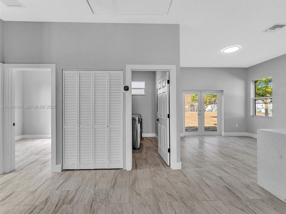 En Venta: $369,999 (4 camas, 3 baños, 1563 Pies cuadrados)