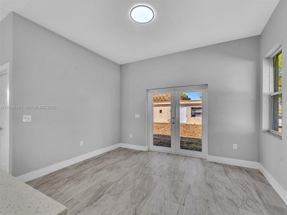 En Venta: $369,999 (4 camas, 3 baños, 1563 Pies cuadrados)