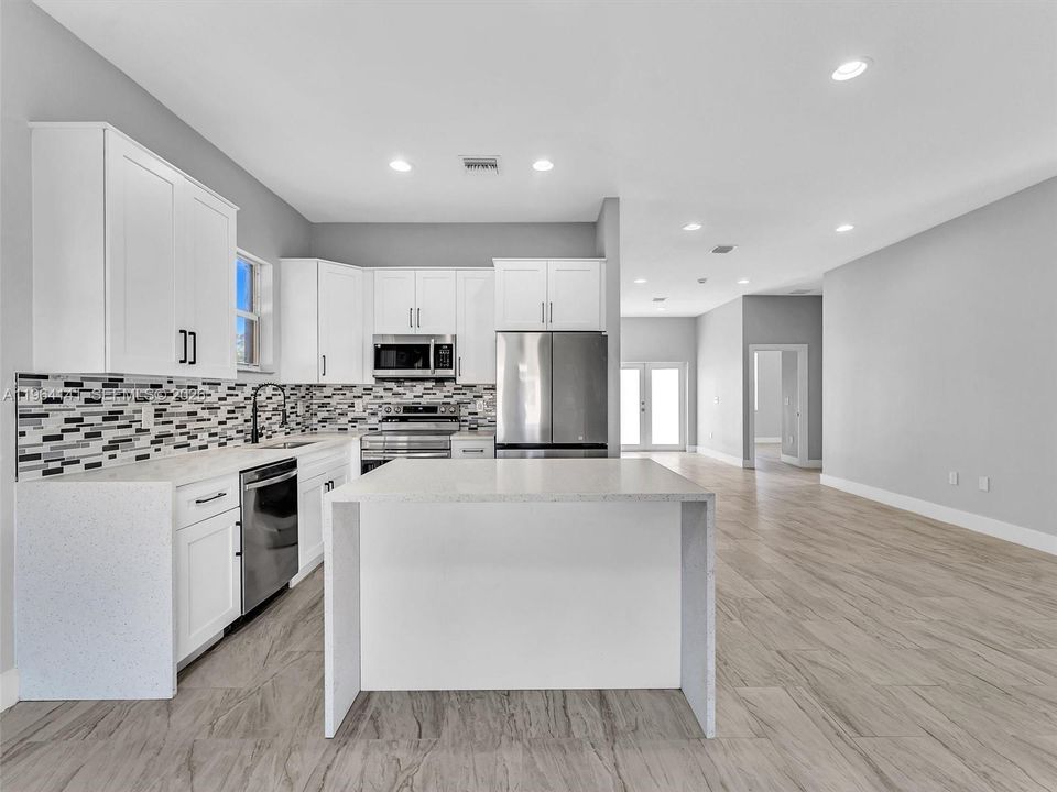 En Venta: $369,999 (4 camas, 3 baños, 1563 Pies cuadrados)