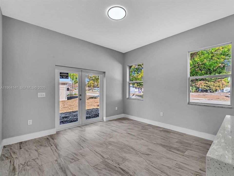 En Venta: $369,999 (4 camas, 3 baños, 1563 Pies cuadrados)