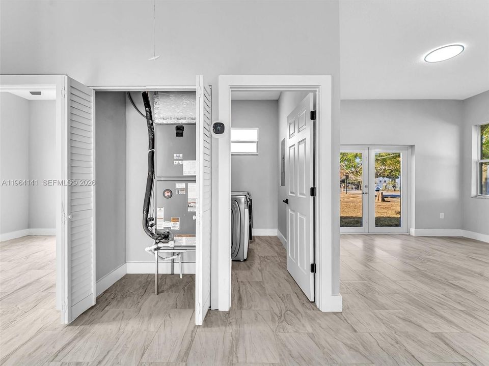En Venta: $369,999 (4 camas, 3 baños, 1563 Pies cuadrados)