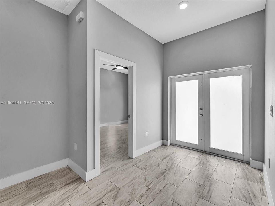 En Venta: $369,999 (4 camas, 3 baños, 1563 Pies cuadrados)