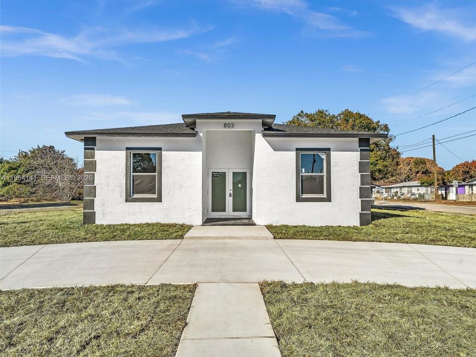 En Venta: $369,999 (4 camas, 3 baños, 1563 Pies cuadrados)