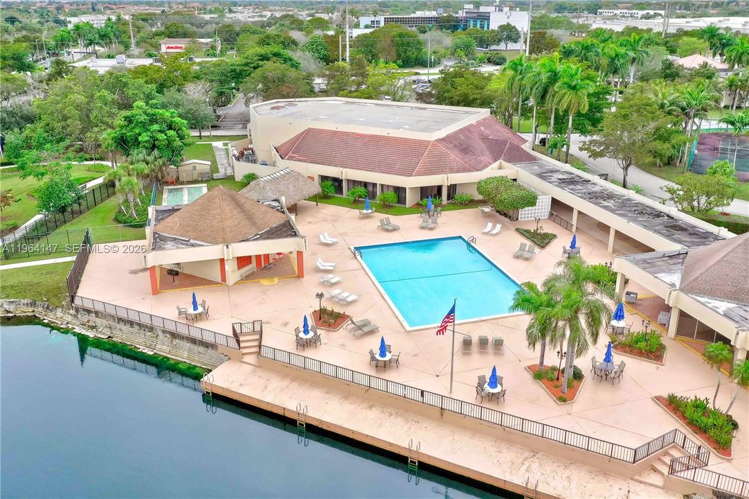 Под контрактом: $79,500 (1 спален, 1 ванн, 640 Квадратных фут)