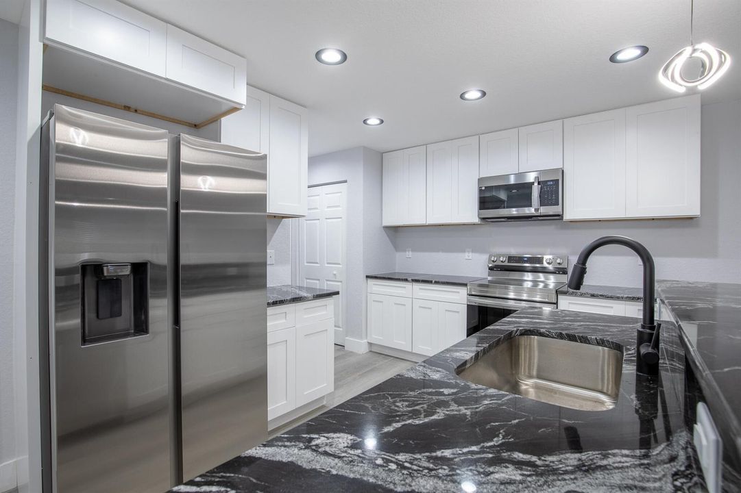 332 W Ventura-12