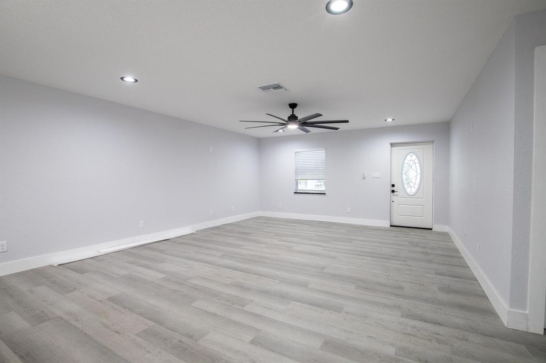 332 W Ventura-18