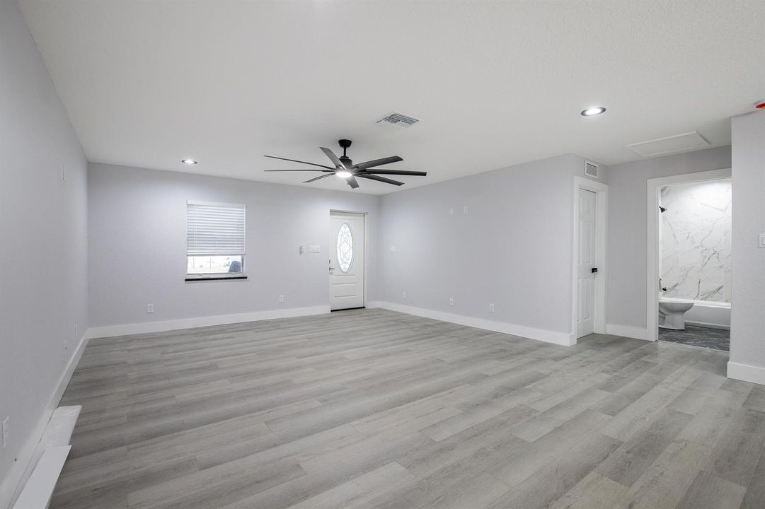 332 W Ventura-19