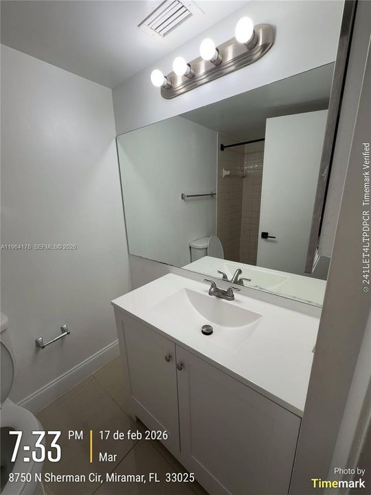 На продажу: $215,000 (2 спален, 2 ванн, 832 Квадратных фут)