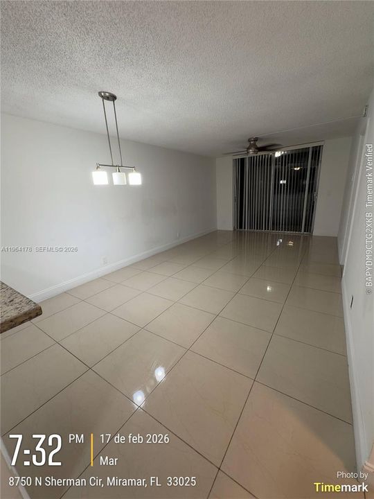На продажу: $215,000 (2 спален, 2 ванн, 832 Квадратных фут)