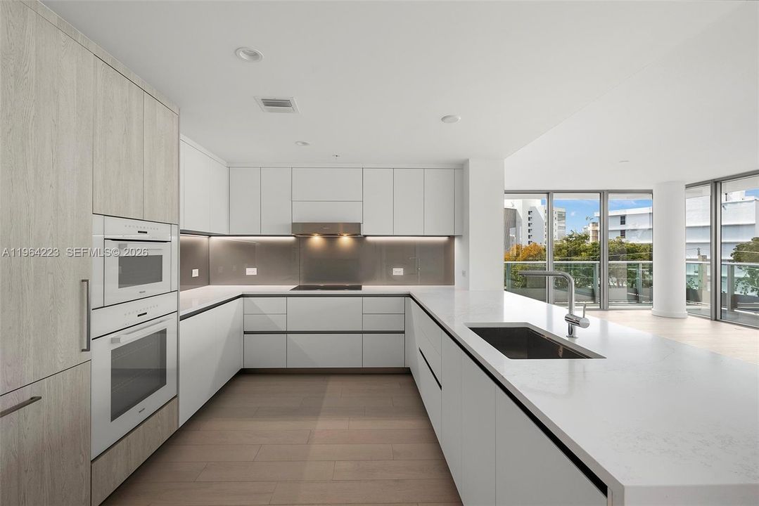 На продажу: $2,595,000 (3 спален, 3 ванн, 2068 Квадратных фут)