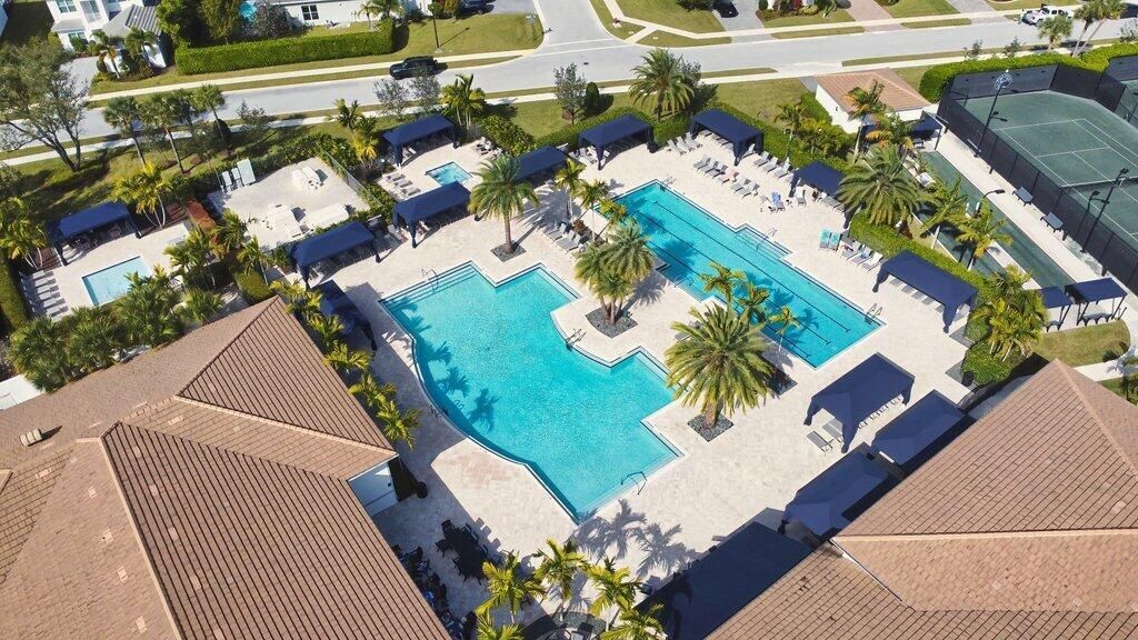 Community Pool Corner Far.jpeg-SMALL